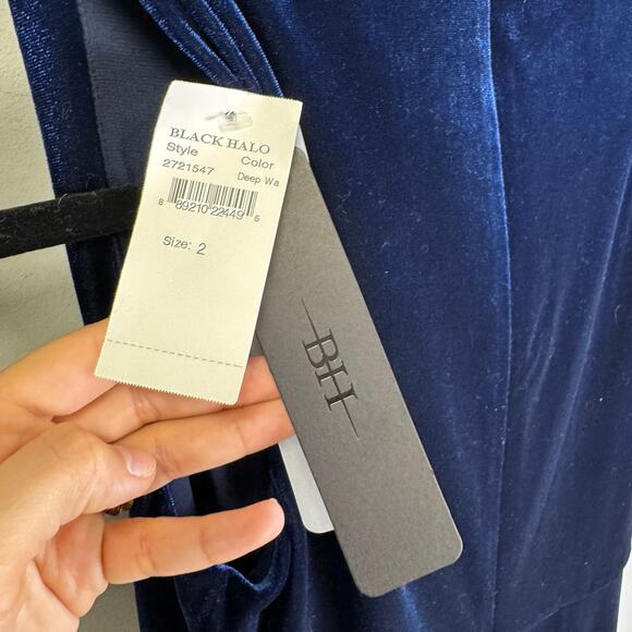 NWT Black Halo Deep Navy Velvet Sleeveless Mock Neck Corrine Jumpsuit Womens 2 - Picture 8 of 8